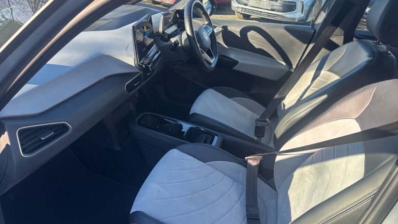 Volkswagen ID.3 150kW Family Pro Performance 58kWh 5dr Auto Electric Hatchback